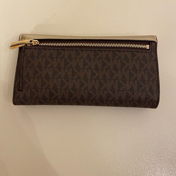 Michael Kors Studded Jet Set Large Tri Fold Wallet-Gold - Picture 2 of 3